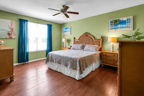 692 Canton Court Oswego IL 60543