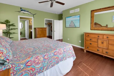 692 Canton Court Oswego IL 60543