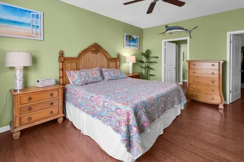 692 Canton Court Oswego IL 60543