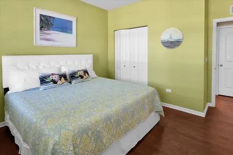 692 Canton Court Oswego IL 60543