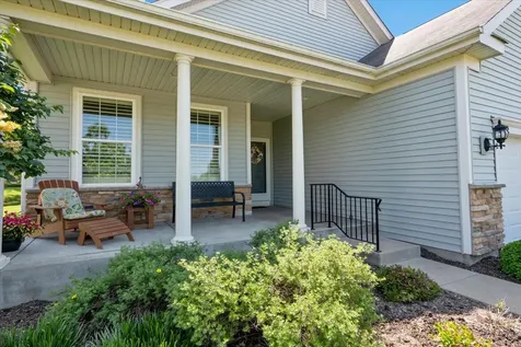 692 Canton Court Oswego IL 60543