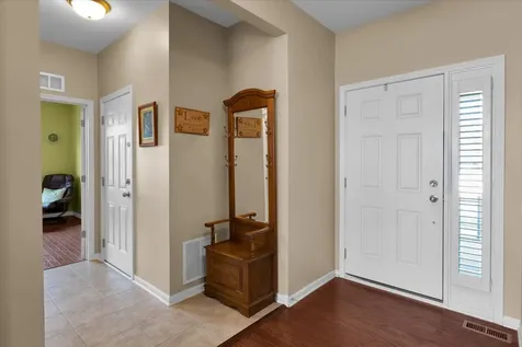 692 Canton Court Oswego IL 60543