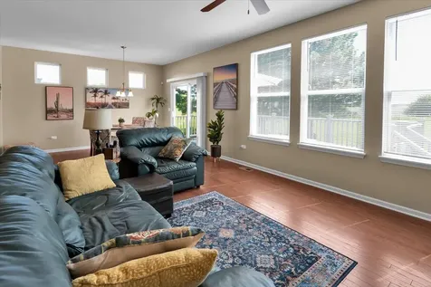 692 Canton Court Oswego IL 60543