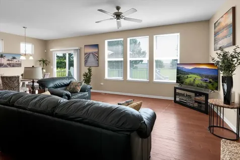 692 Canton Court Oswego IL 60543