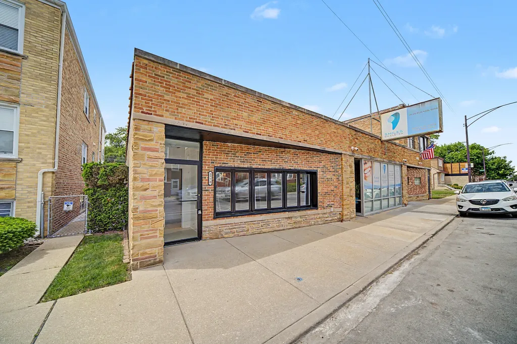 5778 North Elston Avenue Chicago IL 60646
