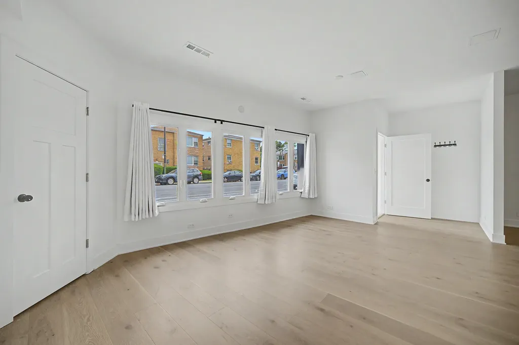 5778 North Elston Avenue Chicago IL 60646