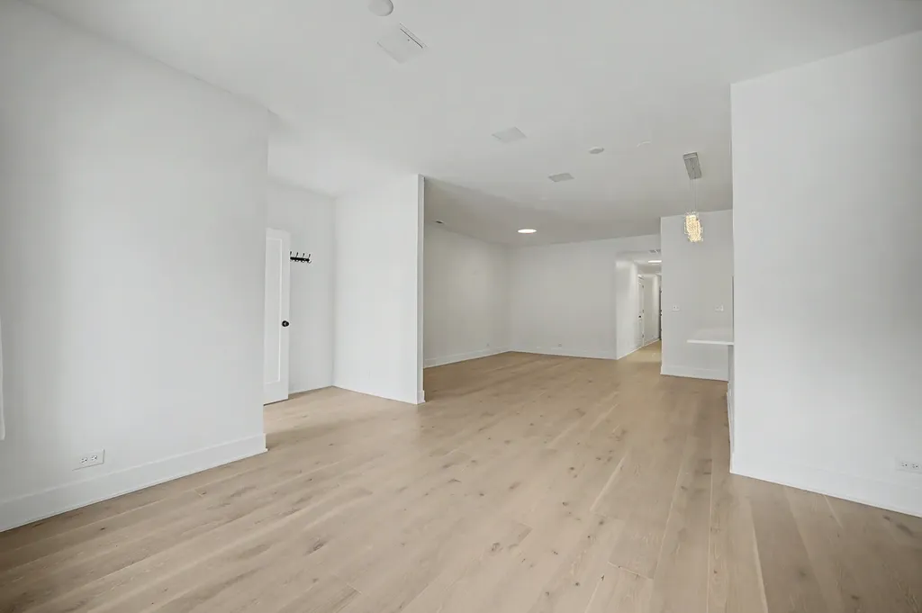 5778 North Elston Avenue Chicago IL 60646