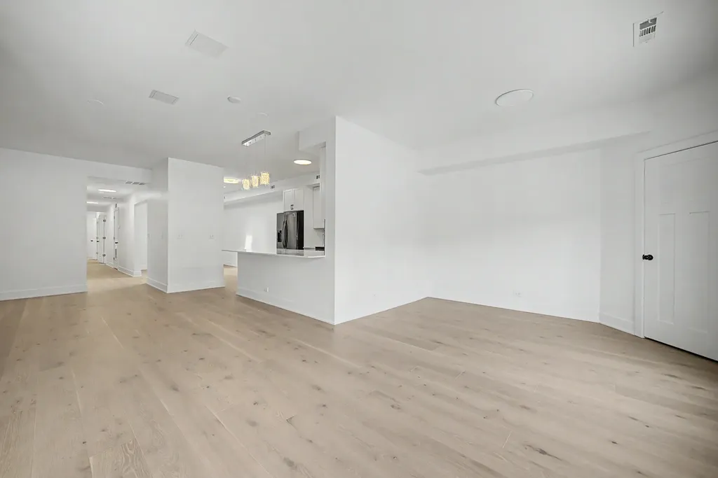 5778 North Elston Avenue Chicago IL 60646