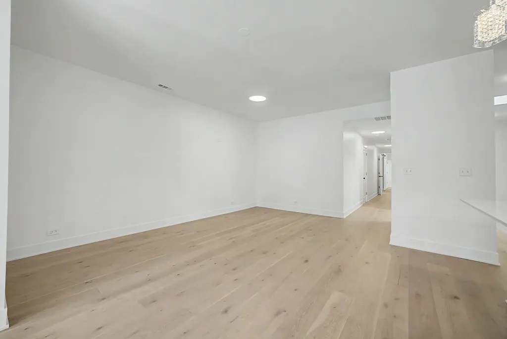 5778 North Elston Avenue Chicago IL 60646