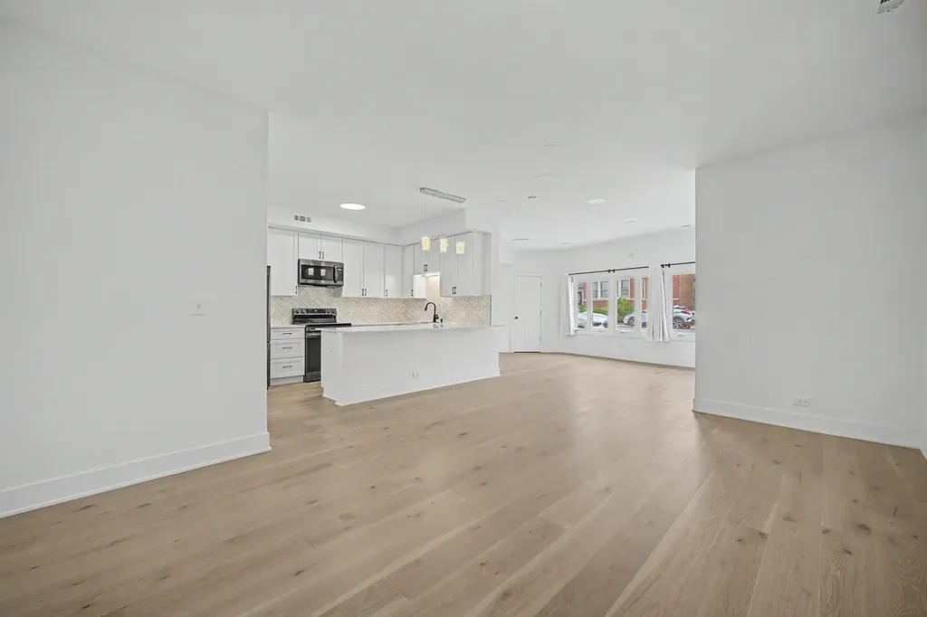 5778 North Elston Avenue Chicago IL 60646