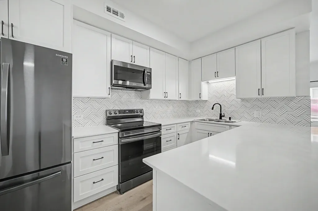 5778 North Elston Avenue Chicago IL 60646