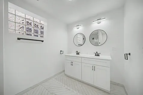 5778 North Elston Avenue Chicago IL 60646