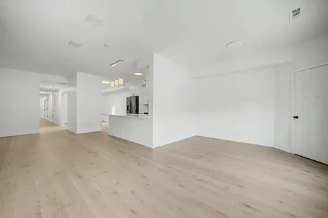 5778 North Elston Avenue Chicago IL 60646