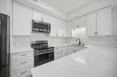 5778 North Elston Avenue Chicago IL 60646