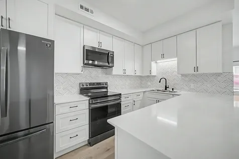 5778 North Elston Avenue Chicago IL 60646
