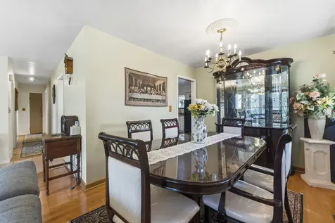 2001 Plainfield Drive Des Plaines IL 60018