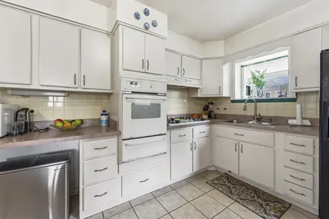 2001 Plainfield Drive Des Plaines IL 60018