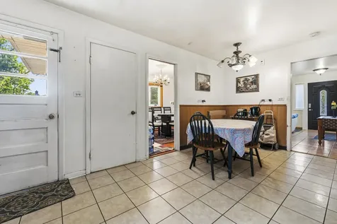 2001 Plainfield Drive Des Plaines IL 60018
