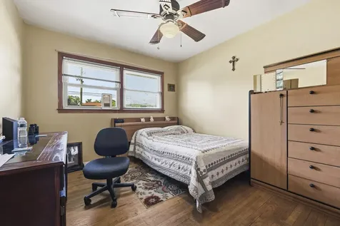 2001 Plainfield Drive Des Plaines IL 60018
