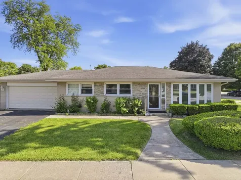 2001 Plainfield Drive Des Plaines IL 60018
