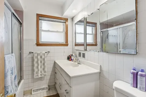 2001 Plainfield Drive Des Plaines IL 60018