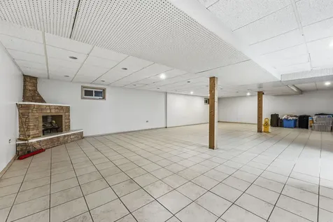 2001 Plainfield Drive Des Plaines IL 60018