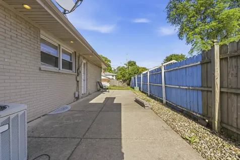 2001 Plainfield Drive Des Plaines IL 60018