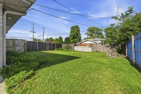 2001 Plainfield Drive Des Plaines IL 60018