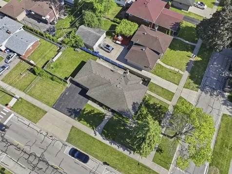 2001 Plainfield Drive Des Plaines IL 60018