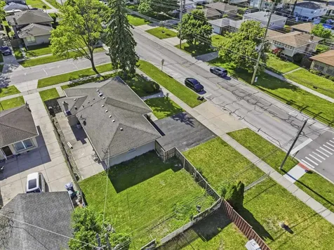 2001 Plainfield Drive Des Plaines IL 60018