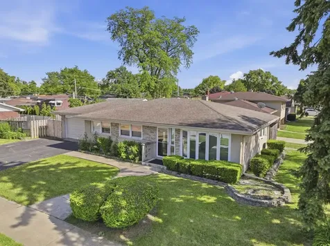 2001 Plainfield Drive Des Plaines IL 60018