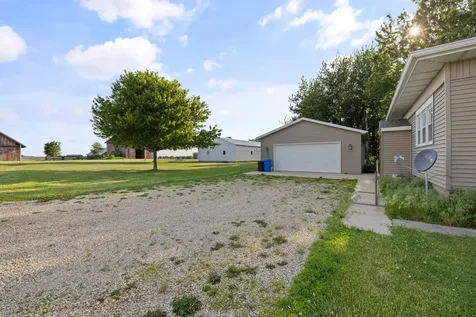 33864 2990 North Avenue Lamoille IL 61330