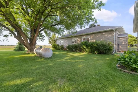33864 2990 North Avenue Lamoille IL 61330
