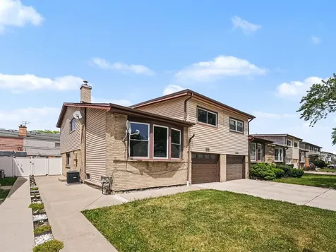 9120 Hollyberry Avenue Des Plaines IL 60016