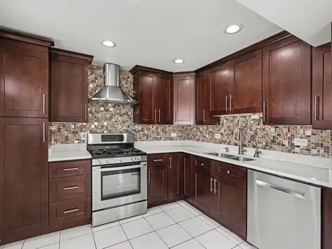 9120 Hollyberry Avenue Des Plaines IL 60016