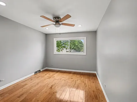 9120 Hollyberry Avenue Des Plaines IL 60016