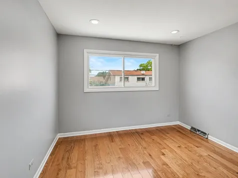 9120 Hollyberry Avenue Des Plaines IL 60016