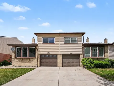 9120 Hollyberry Avenue Des Plaines IL 60016