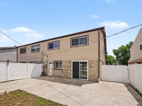9120 Hollyberry Avenue Des Plaines IL 60016