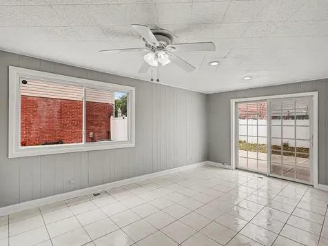 9120 Hollyberry Avenue Des Plaines IL 60016