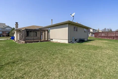 16527 Orange Avenue Orland Park IL 60467