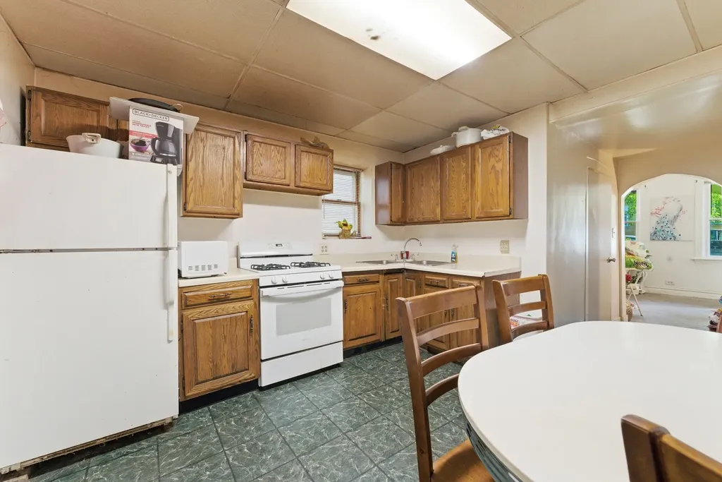 3820 West George Street Chicago IL 60618