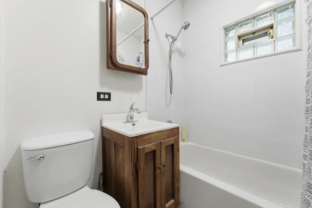 3820 West George Street Chicago IL 60618
