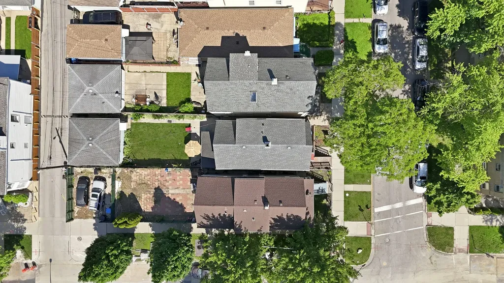 3820 West George Street Chicago IL 60618
