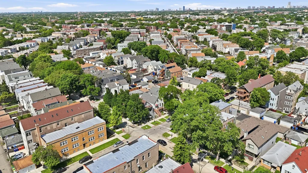 3820 West George Street Chicago IL 60618