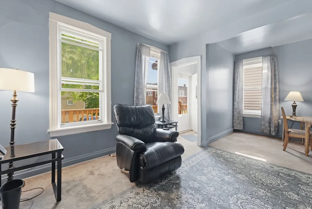 3820 West George Street Chicago IL 60618