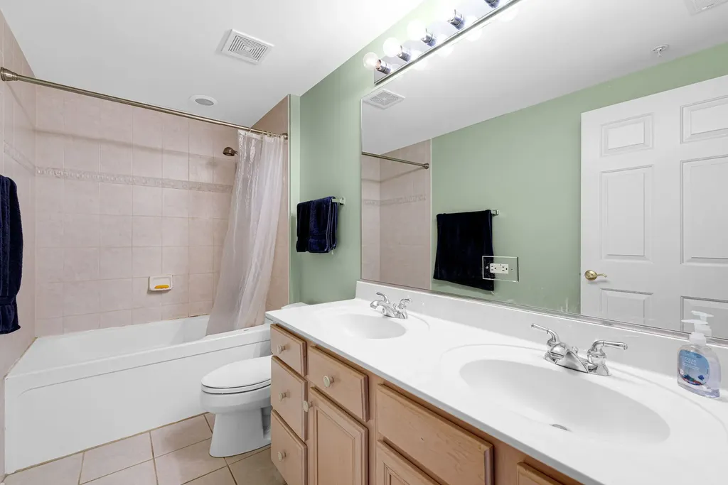 400 Mcdaniels Circle Clarendon Hills IL 60514