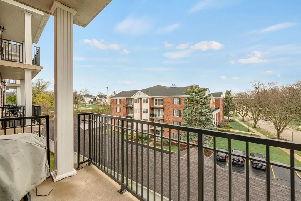 400 Mcdaniels Circle Clarendon Hills IL 60514