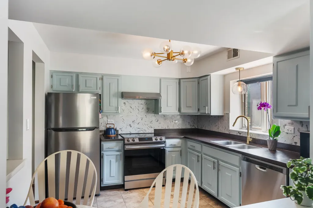 200 South Dee Road Park Ridge IL 60068
