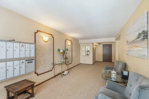 200 South Dee Road Park Ridge IL 60068